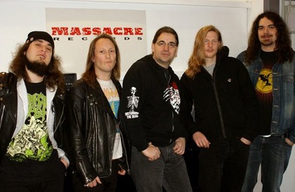 stuttgarter sleaze-metal-band startet durch - Helldorados unterschreiben bei Massacre Records 