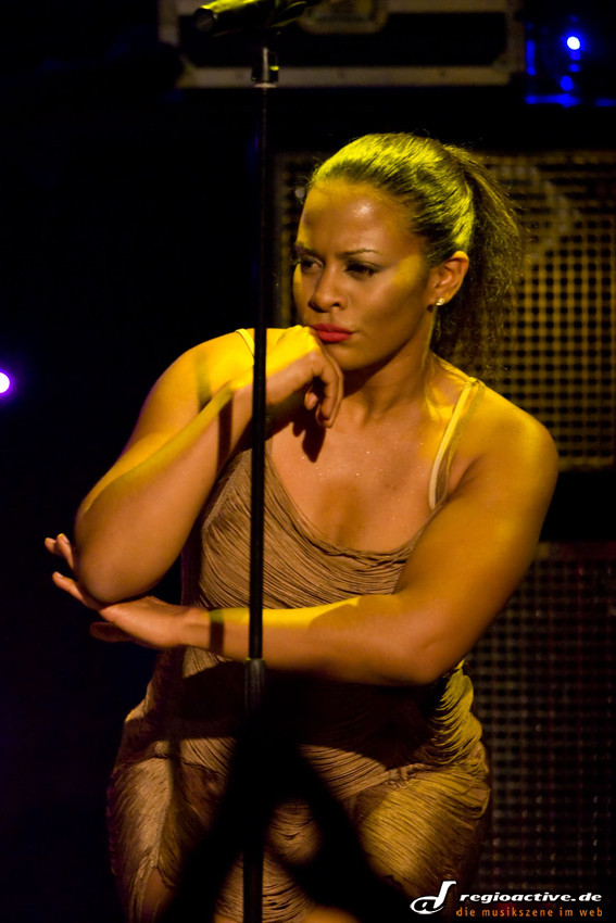 Estelle ( live in Köln, 2012 )